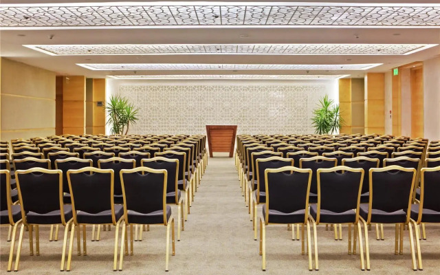 Hilton Luxor Resort & Spa