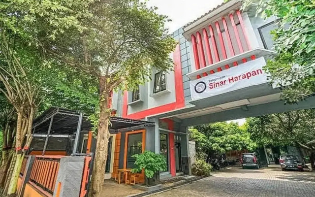 OYO 587 Penginapan Sinar Harapan