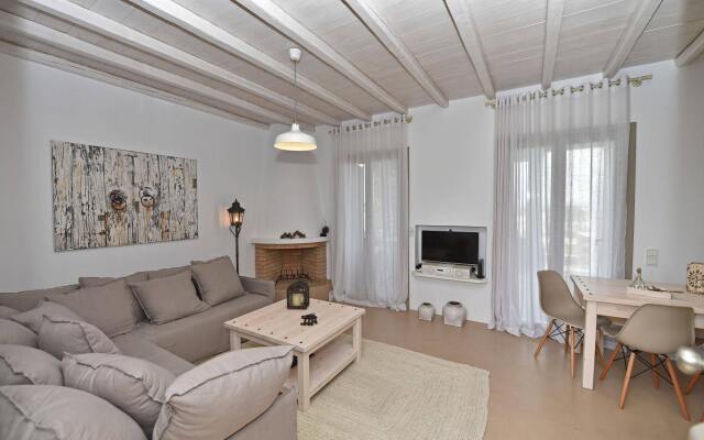 White Tinos Luxury Suites