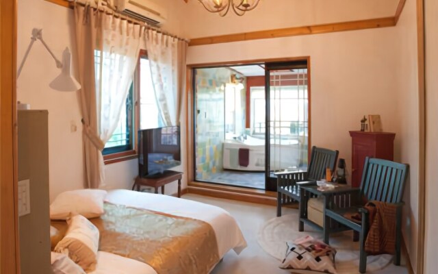 Yangyang Santa Hill Pension