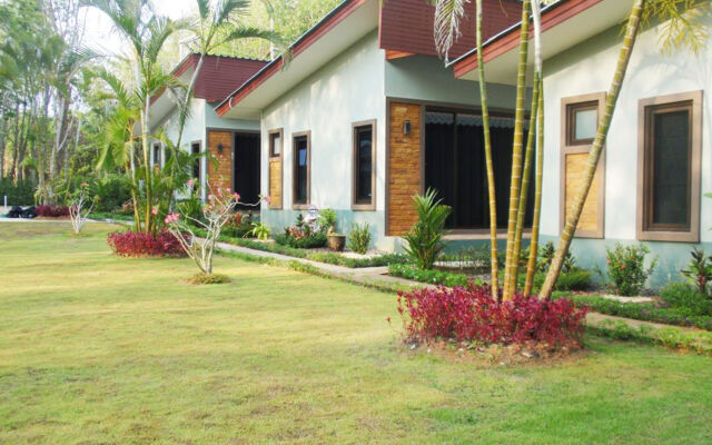Phuket Sirinapha Resort