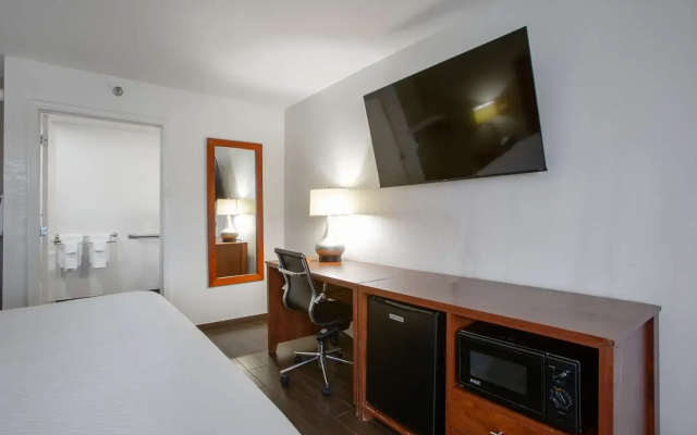 The Hotel Serene Glendale Peoria, Surestay Collection by BW
