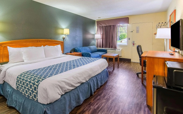 Econo Lodge Near Motor Speedway