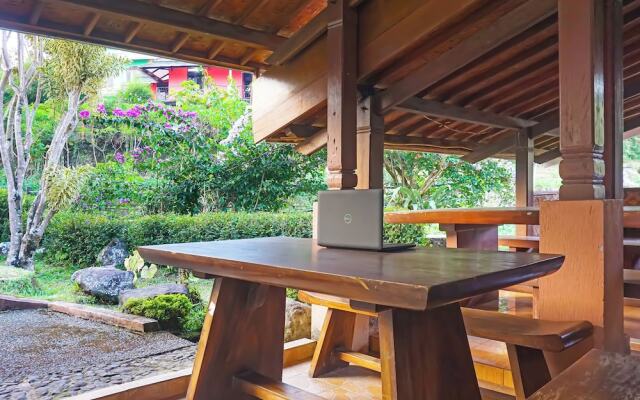 Capital O 92836 Villa Kampoeng Katineung