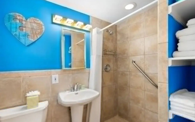 Poolside Paradise by Brightwild Heated Pool