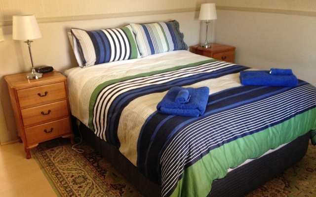 Showgrounds Cottage Naracoorte – Guest Rooms – Naracoorte