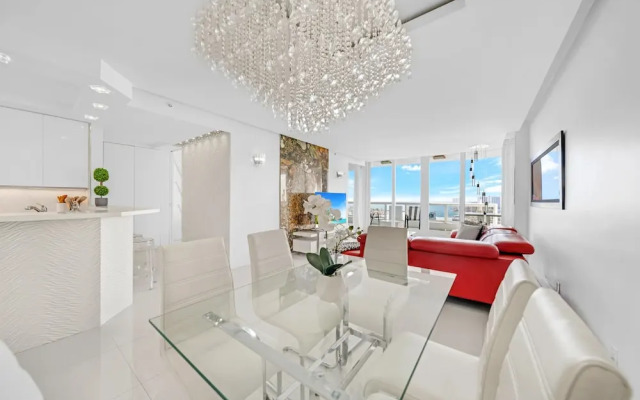 Modern and Bright Penthouse With Ocean View