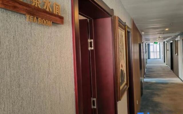 Wuyihai International Hotel (Huanghe Jiaotong College High-speed Railway Station)