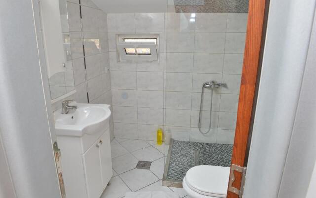 Apartment and Rooms In Club