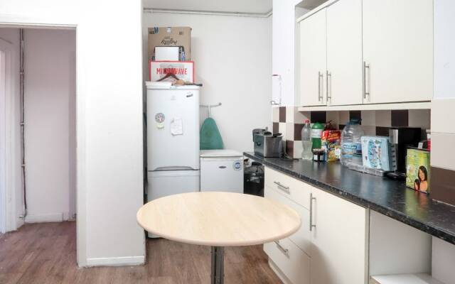 Sidney Street - Deluxe Guest Room