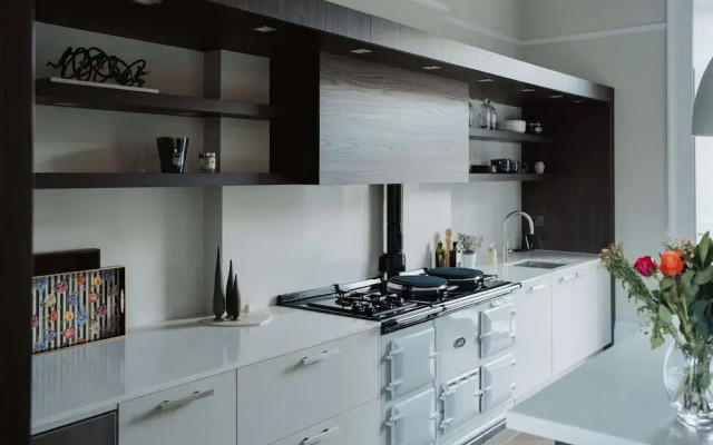 Prestigious Townhouse close to Princes Street