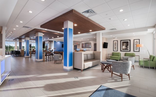 Holiday Inn Express & Suites Chicago - Hoffman Estates