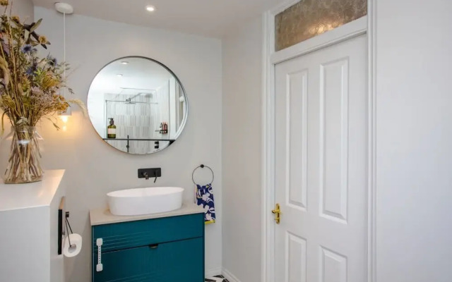 Beautiful 4 Bedroom House in North East London