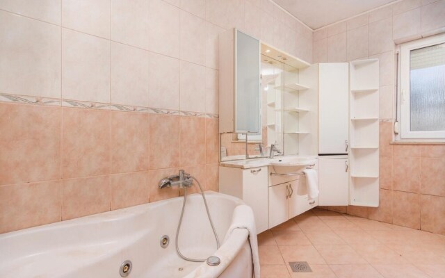 Beautiful Home in Pula With Wifi and 7 Bedrooms