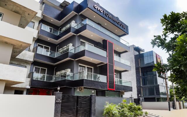 OYO Townhouse 158 Near Netaji Subhash Marg