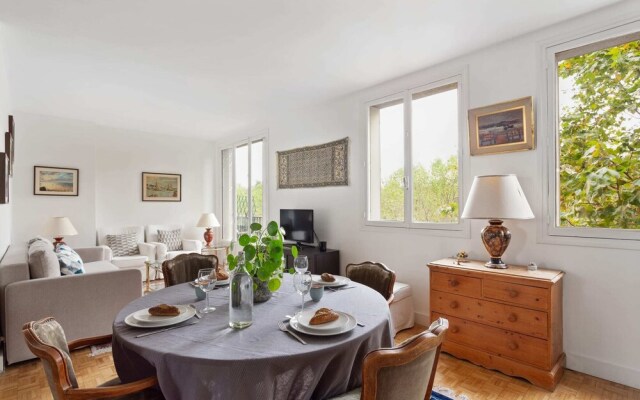 Exquisite Apartment for 4 - Live Like a Parisian