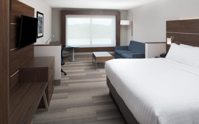 Holiday Inn Express & Suites Kingdom City by IHG