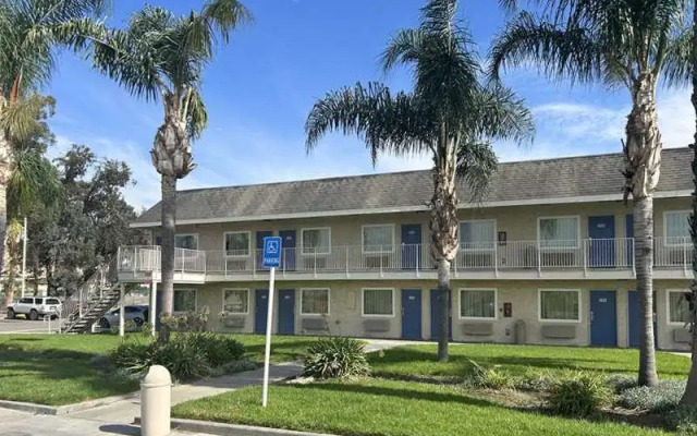 Studio 6 Suites - Riverside, Ca