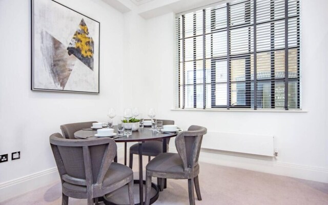 Luxury 1 Bed Apartment by the River
