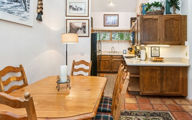 Snowfox #302 2 Bedroom Condo by RedAwning