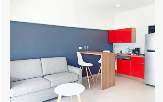 Lovely One Bedroom Apartment w Amazing Location