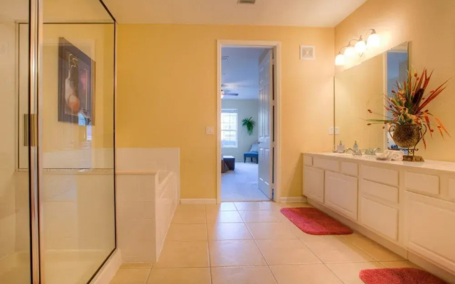 Orlando Escape 2 Bedroom Condo by RedAwning