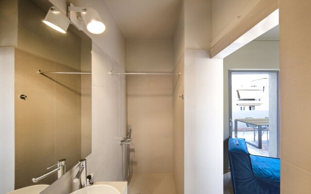 Stylish Sunny Apartment 1 stop to City Center by VillaRentalsgr