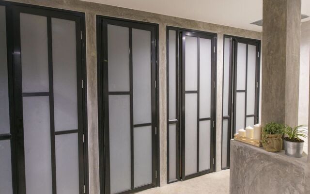 Chedi View Hostel & Rooftop Bar