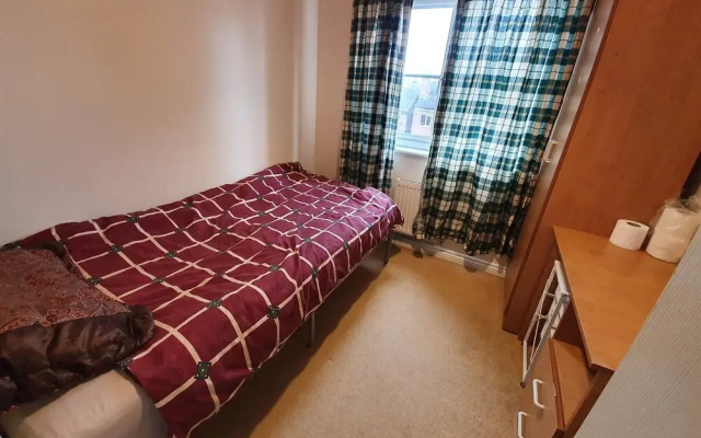 9 Cobb Close Holiday House