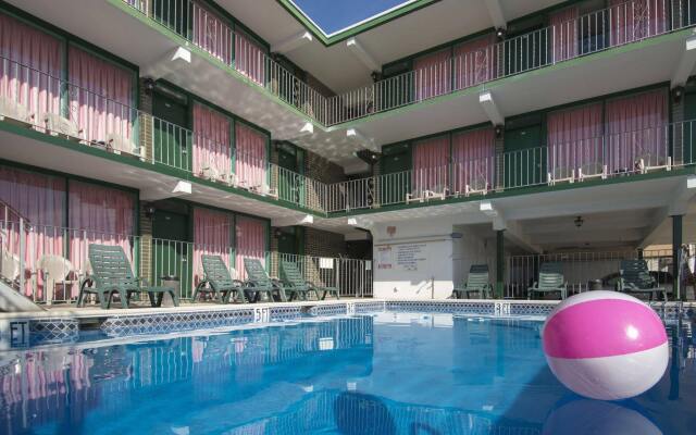 Grecian Gardens Motel