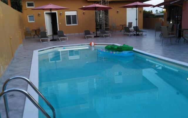 Souvlakis Pool Suites (S.P.S)