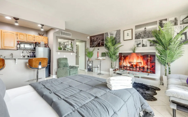 Downtown Studio w/ City Views in Jacksonville!