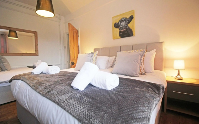 Panton Road - Modern Classic Terrace - Sleeps 12