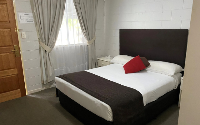 Puffers Inn Logan Motel