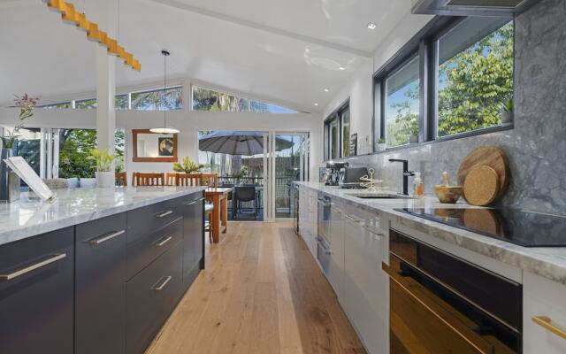 Gorgeous Family Home-Fully Fenced & Toys