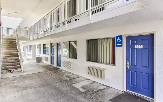 Super 8 by Wyndham Santa Clara