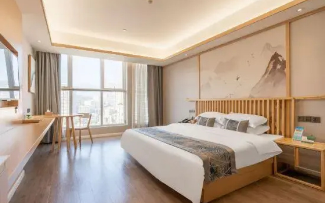 Live and Life Hotel