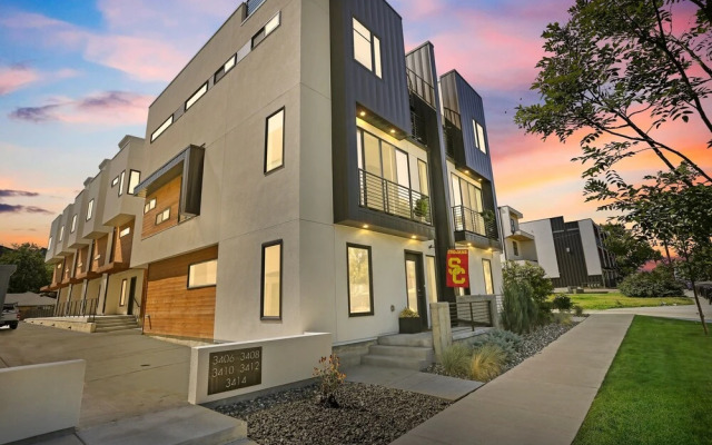 Modern Condo with Stunning Mtn Views