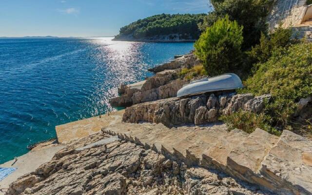Deni - 70m From Beach - A1