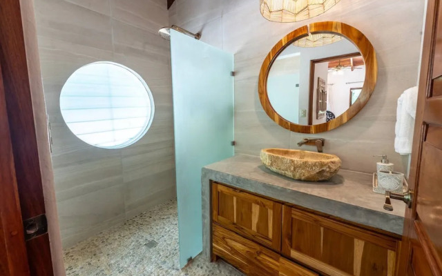 Casa Bonita - 5BR With Pool Walk to Beach