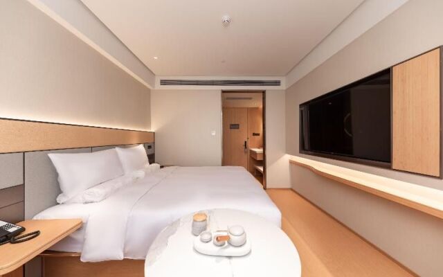 Ji Hotel Shanghai Dongming Road Metro Station