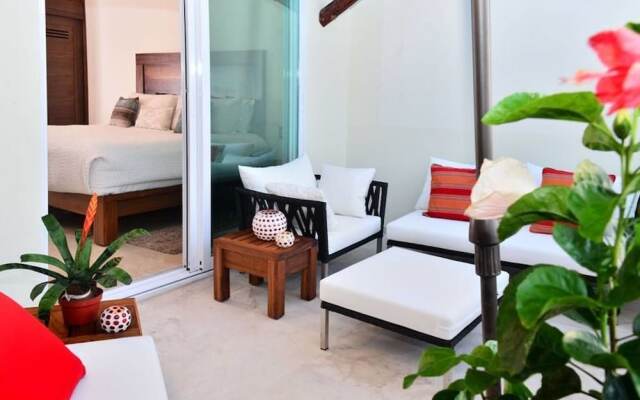 Condo Las Olas 306 by Playa Paradise