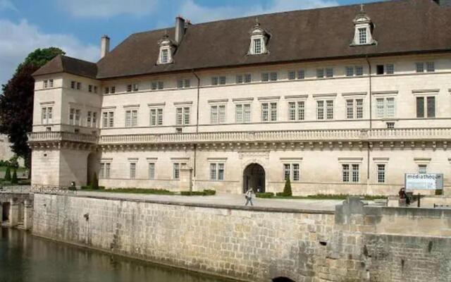 COLLEGIALE PROCHE CENTRE VILLE Home-One