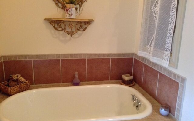 Le Manoir du Rocher B & B