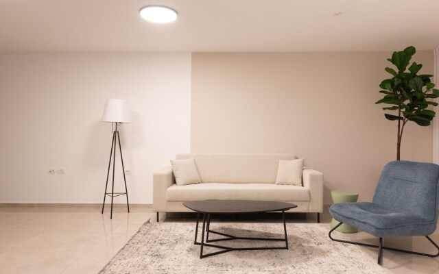Huge & Lovely Unit 2BR 2BT By the beach