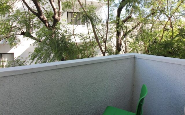 LA Westwood Deluxe Suites