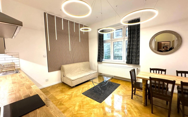 Karlin Balcony Apartment