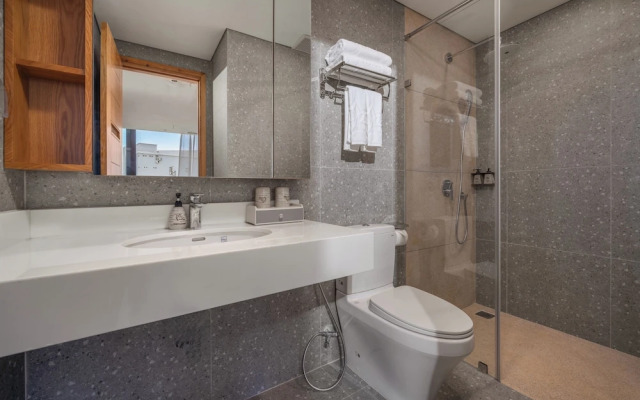 Vernal hotel & Apartment office