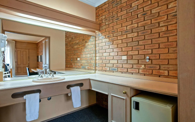 Quality Inn Colonial