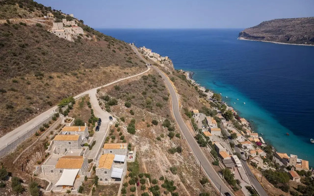 Trapela Limeni Luxury Suites